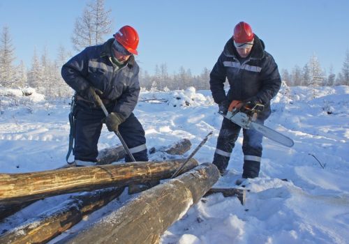 Десять линий электропередач отремонтировали в тяжелых условиях под Сусуманом