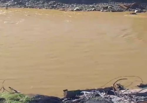 Река Оротукан за сутки поменяла цвет после беседы с недропользователями в Магаданской области