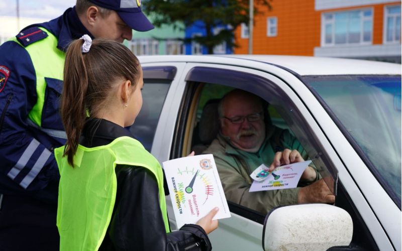 Колымские медведи и ГИБДД напомнили ольчанам правила дорожной безопасности