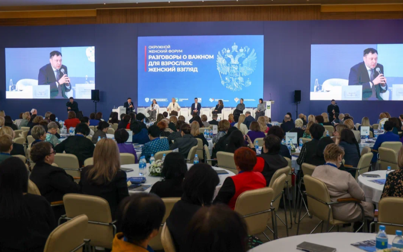 Магаданская делегация участвует в Окружном форуме «Разговоры о важном для взрослых: женский взгляд» во Владивостоке